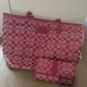 Super cute coach bag and wallet for spring